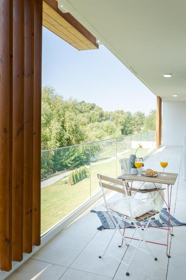 Il Lago - Turquoise - Cozy Luxurious Smart Home By The Lake Voluntari Luaran gambar