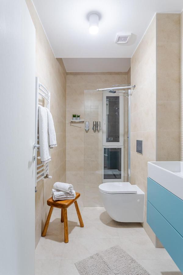 Il Lago - Turquoise - Cozy Luxurious Smart Home By The Lake Voluntari Luaran gambar