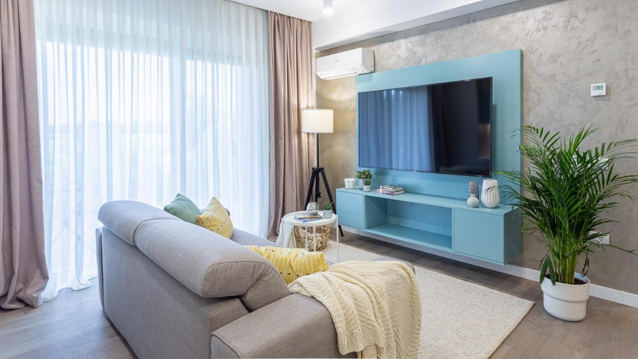 Il Lago - Turquoise - Cozy Luxurious Smart Home By The Lake Voluntari Luaran gambar