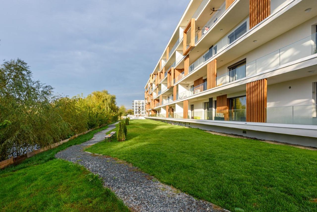 Il Lago - Turquoise - Cozy Luxurious Smart Home By The Lake Voluntari Luaran gambar